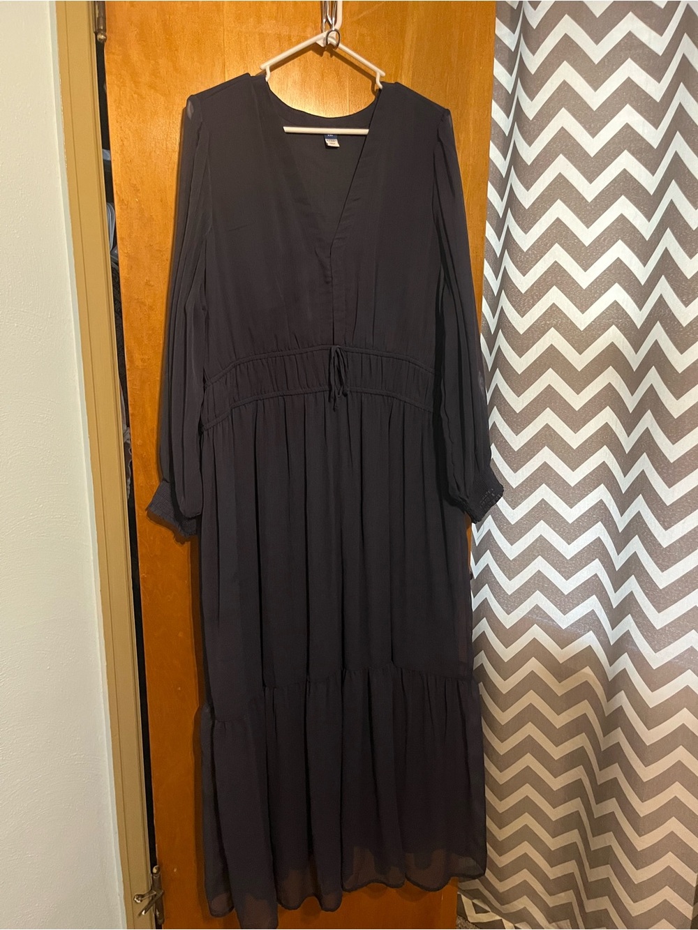 Old Navy Navy V-Neck Long Sleeve Tiered Maxi Dress